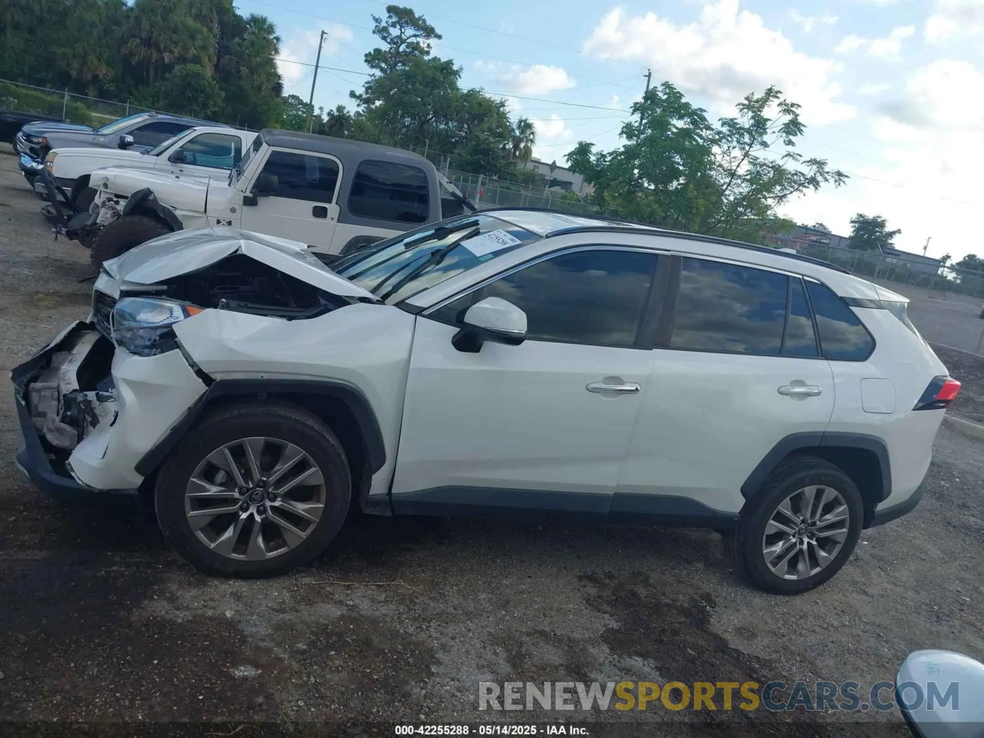 14 Photograph of a damaged car 2T3Y1RFV7KW017853 TOYOTA RAV4 2019