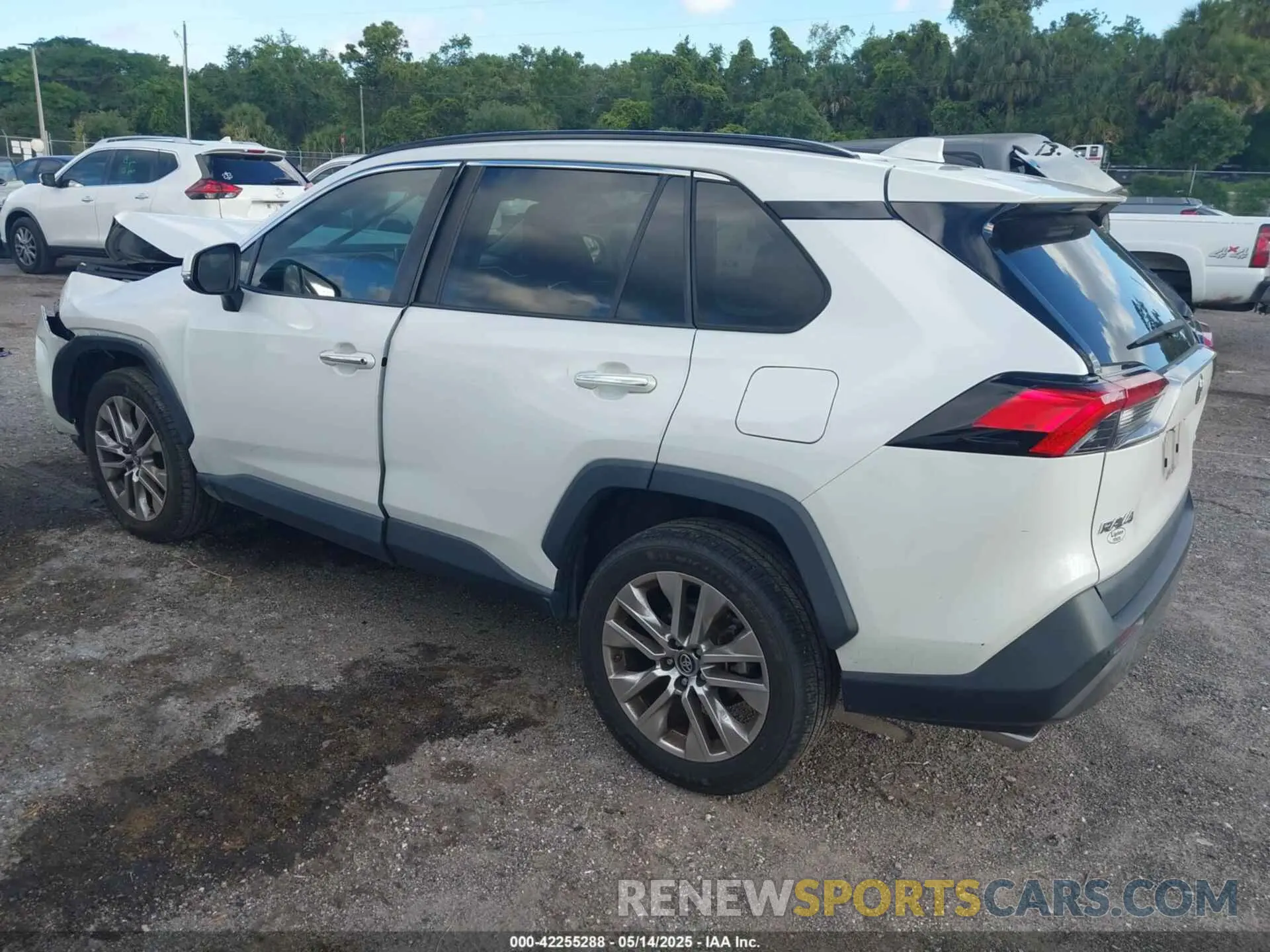 3 Photograph of a damaged car 2T3Y1RFV7KW017853 TOYOTA RAV4 2019