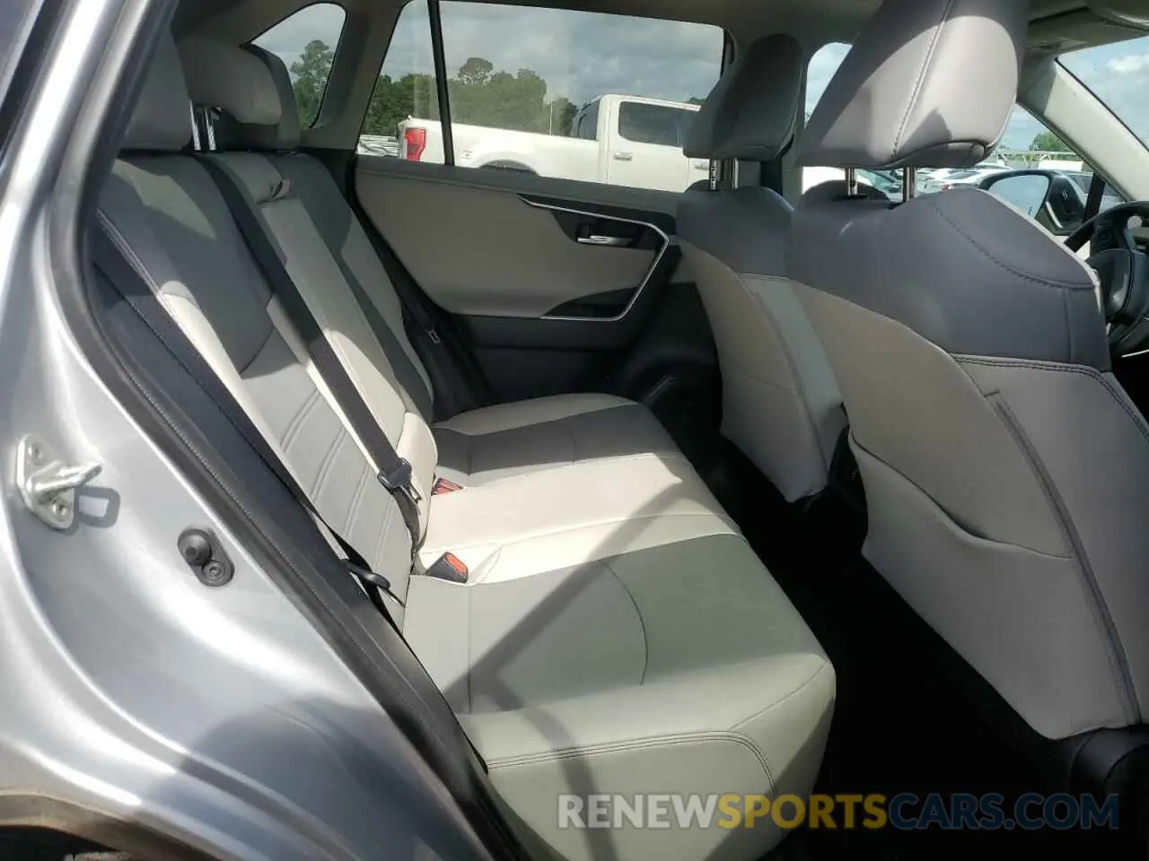 11 Photograph of a damaged car 2T3Y1RFV7KW025578 TOYOTA RAV4 2019