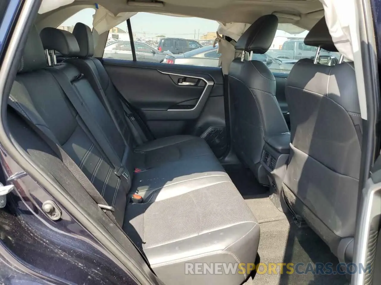 11 Photograph of a damaged car 2T3Y1RFV8KW001712 TOYOTA RAV4 2019
