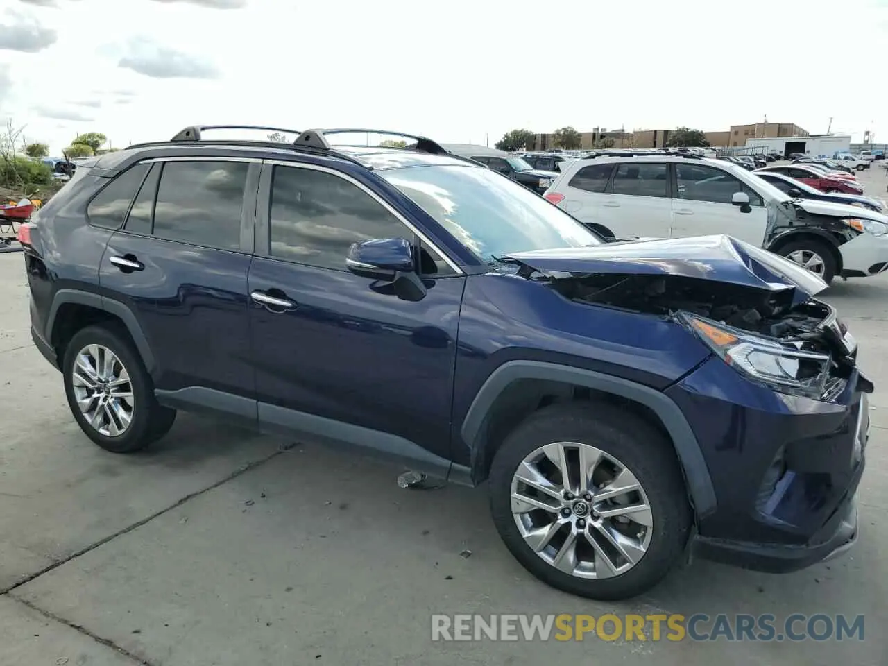 4 Photograph of a damaged car 2T3Y1RFV8KW001712 TOYOTA RAV4 2019