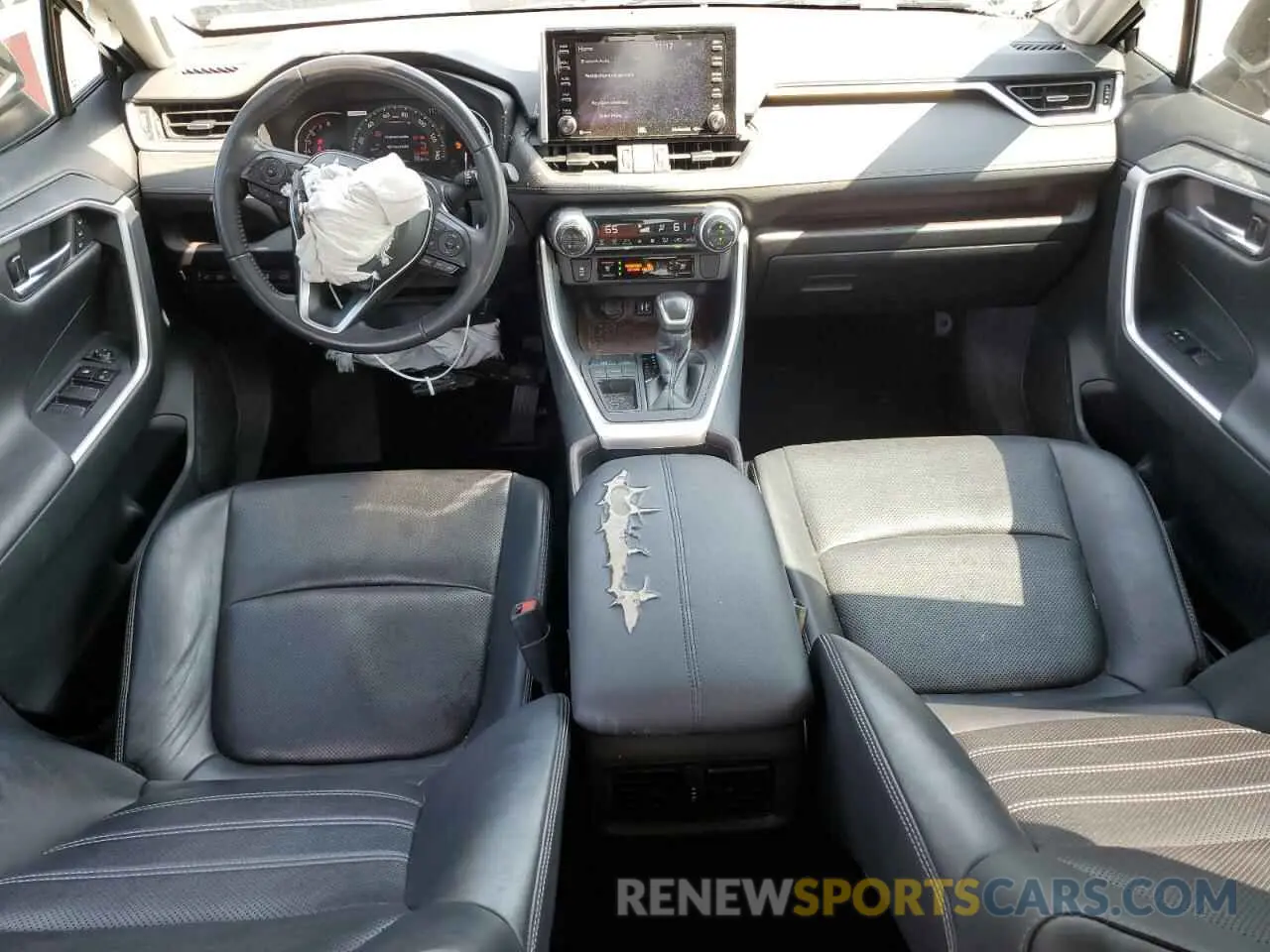 8 Photograph of a damaged car 2T3Y1RFV8KW001712 TOYOTA RAV4 2019