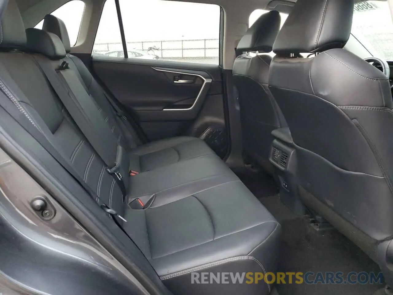 11 Photograph of a damaged car 2T3Y1RFV8KW009387 TOYOTA RAV4 2019