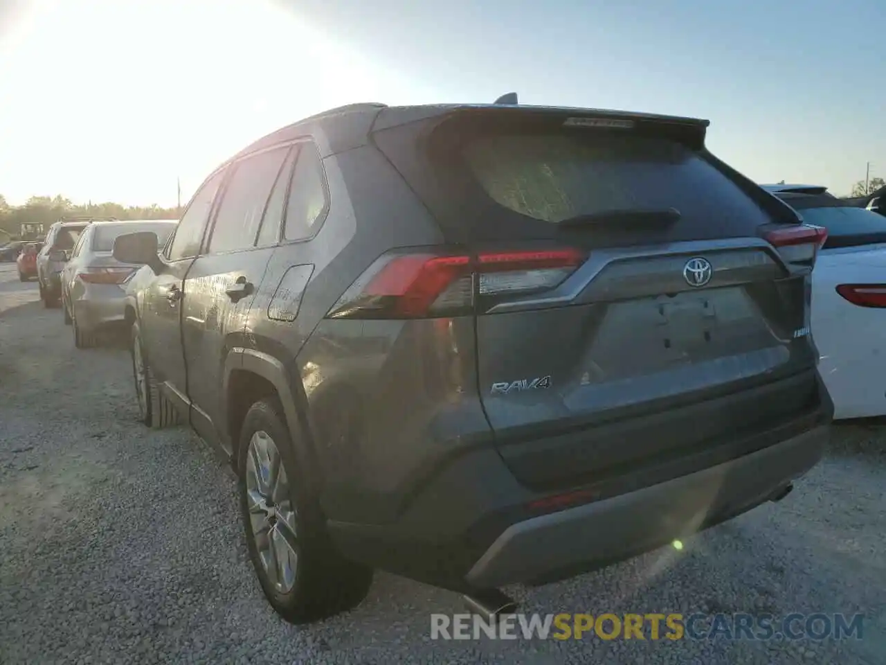 3 Photograph of a damaged car 2T3Y1RFV9KW018633 TOYOTA RAV4 2019