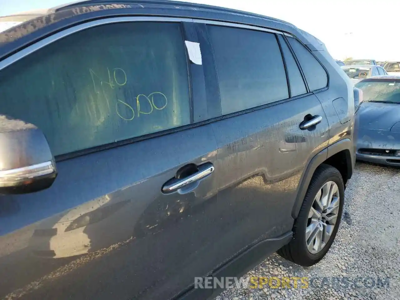 9 Photograph of a damaged car 2T3Y1RFV9KW018633 TOYOTA RAV4 2019