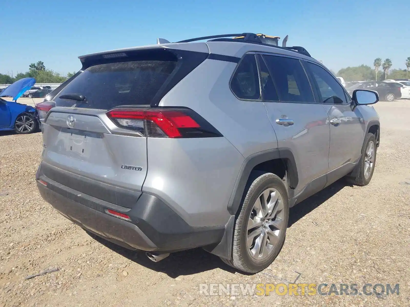 4 Photograph of a damaged car 2T3Y1RFV9KW022777 TOYOTA RAV4 2019