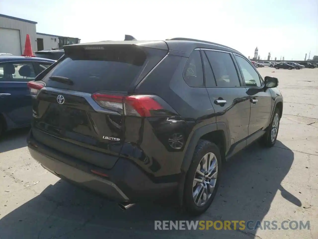 4 Photograph of a damaged car 2T3Y1RFV9KW033102 TOYOTA RAV4 2019