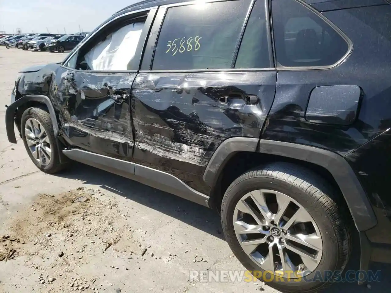 9 Photograph of a damaged car 2T3Y1RFV9KW033102 TOYOTA RAV4 2019