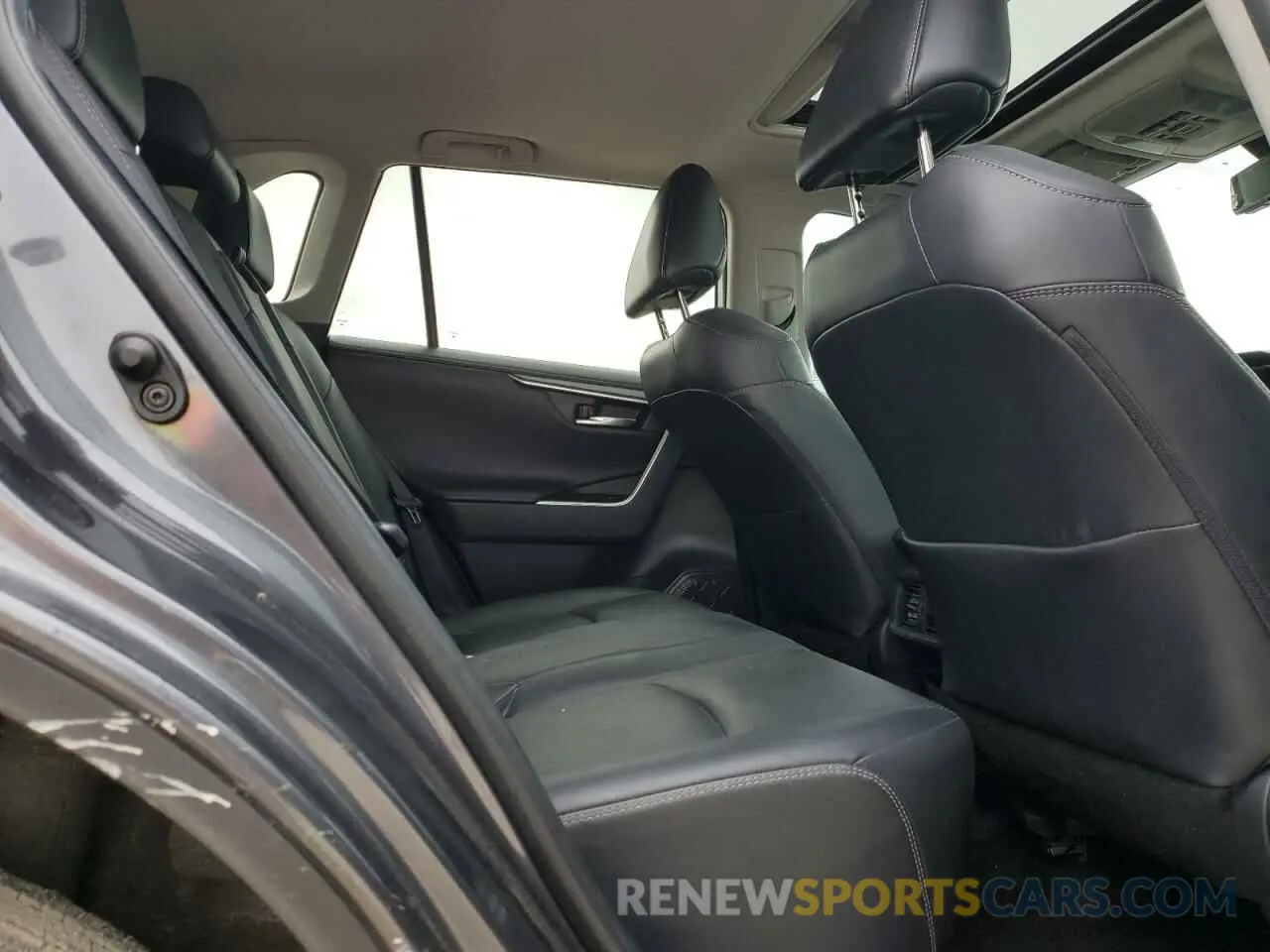 12 Photograph of a damaged car 2T3Y1RFV9KW034430 TOYOTA RAV4 2019