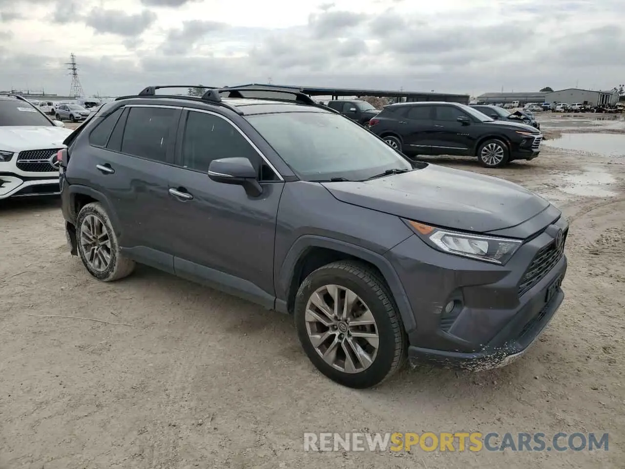 4 Photograph of a damaged car 2T3Y1RFV9KW034430 TOYOTA RAV4 2019