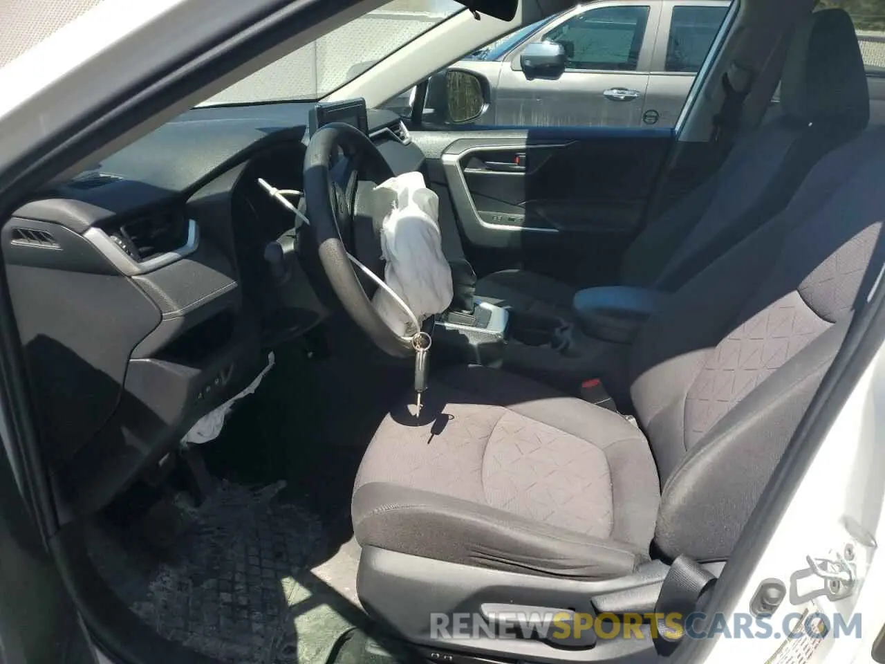 7 Photograph of a damaged car 2T3Z1RFV4KW020665 TOYOTA RAV4 2019