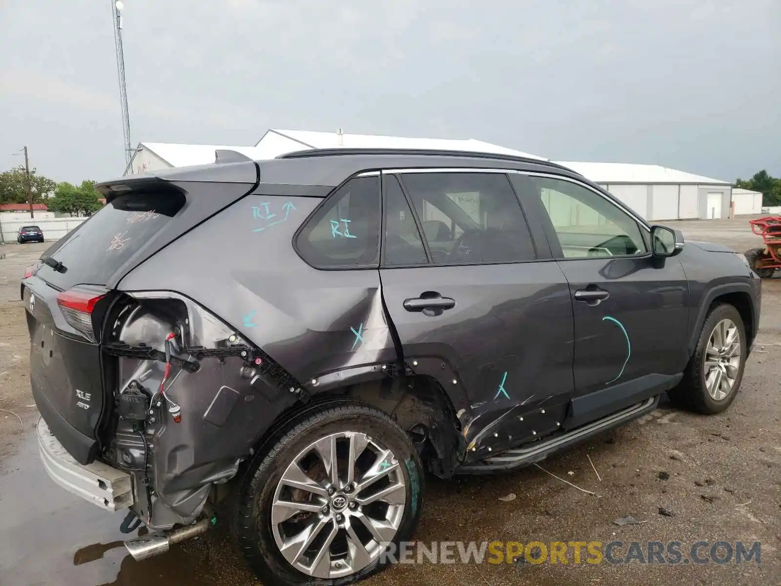 4 Photograph of a damaged car JTMA1RFV0KJ004054 TOYOTA RAV4 2019