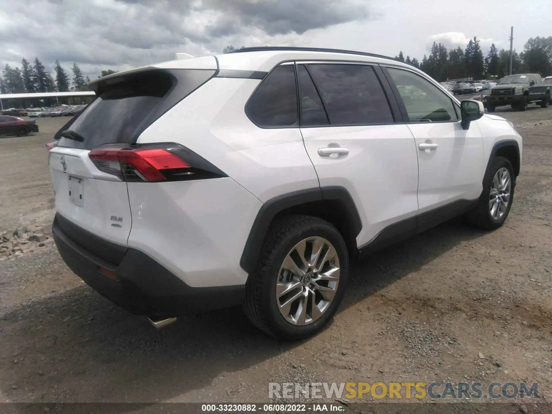 4 Photograph of a damaged car JTMA1RFV1KJ005276 TOYOTA RAV4 2019