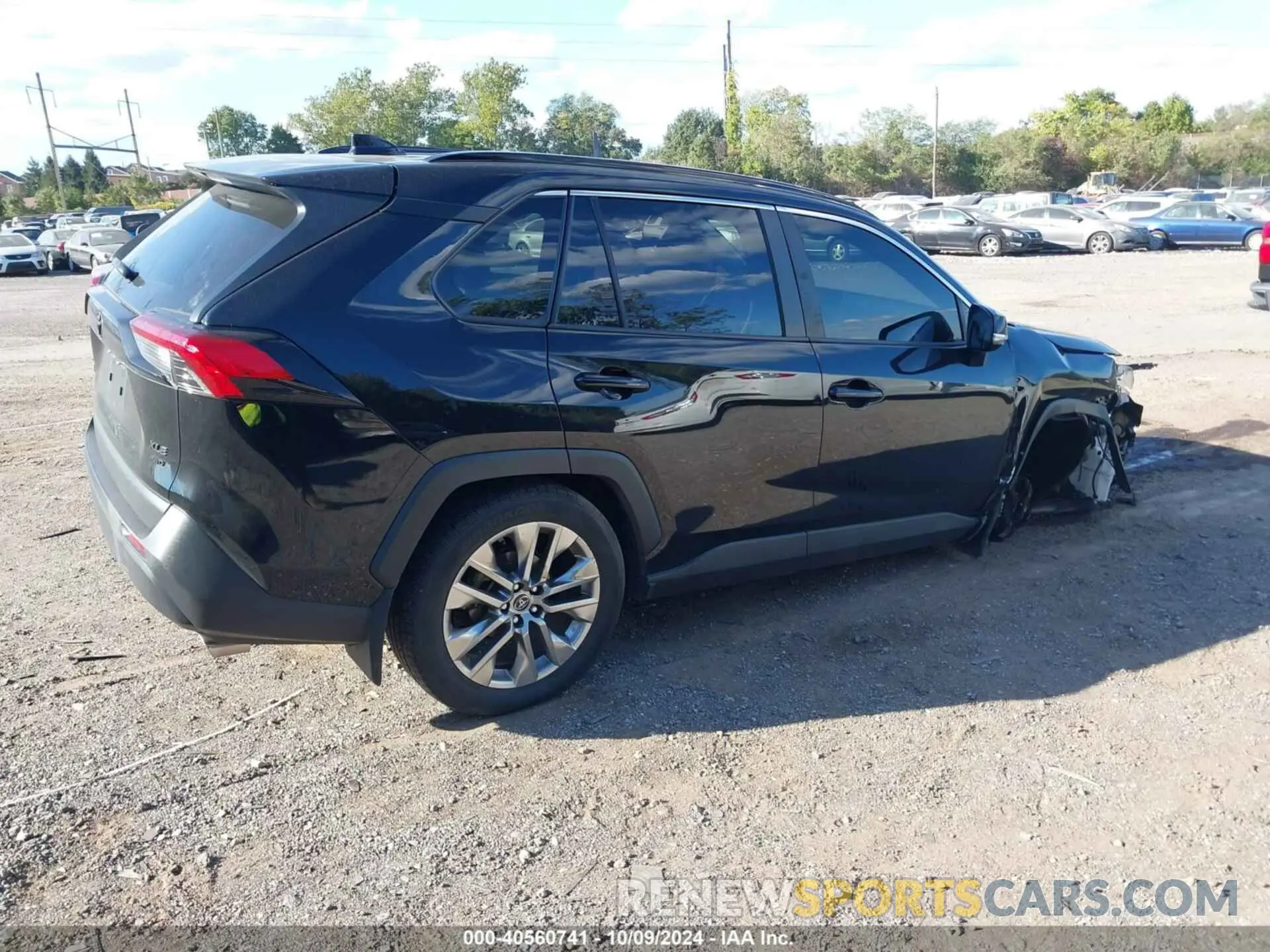 4 Photograph of a damaged car JTMA1RFV1KJ010879 TOYOTA RAV4 2019