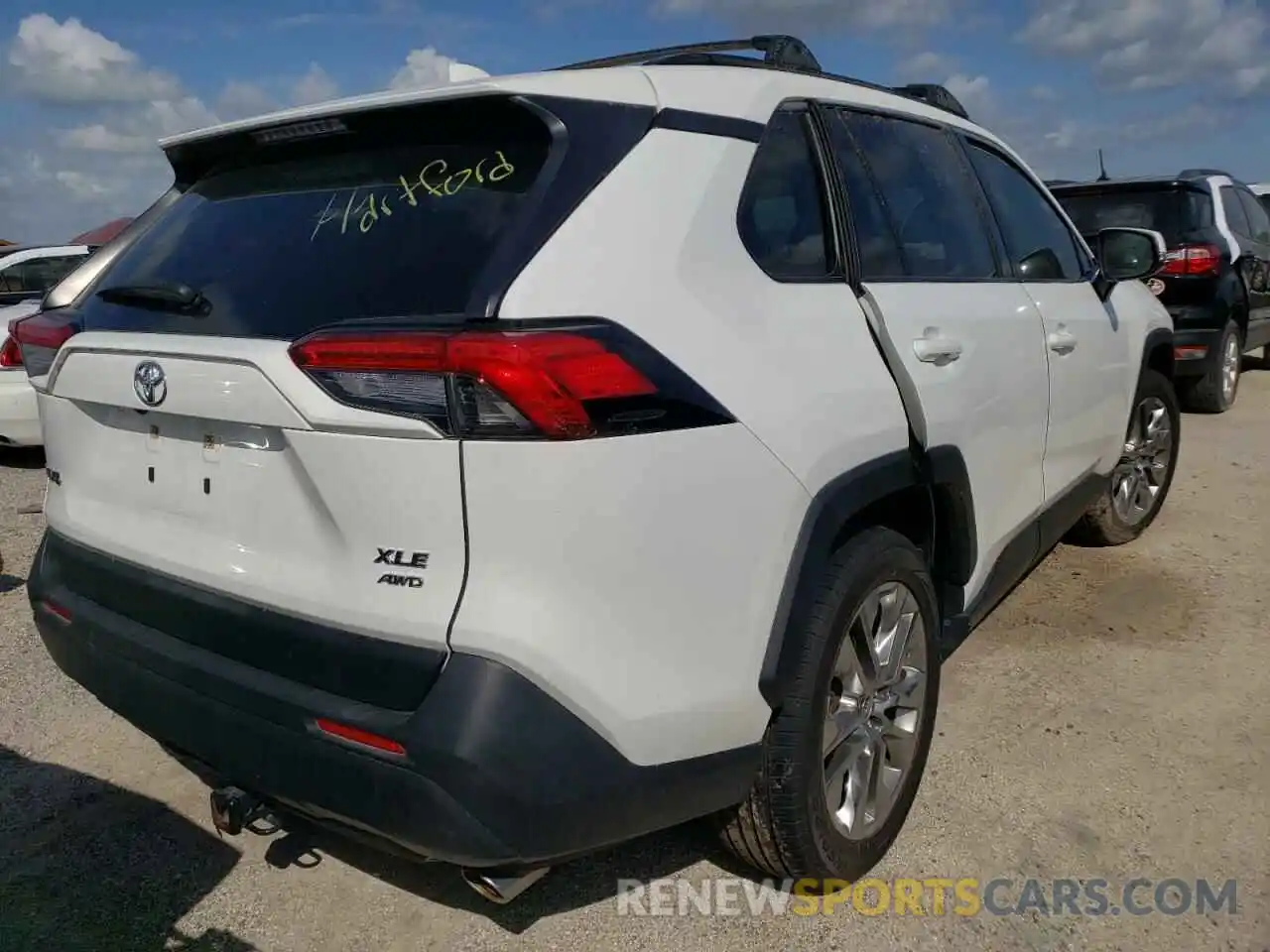 4 Photograph of a damaged car JTMA1RFV2KD021940 TOYOTA RAV4 2019