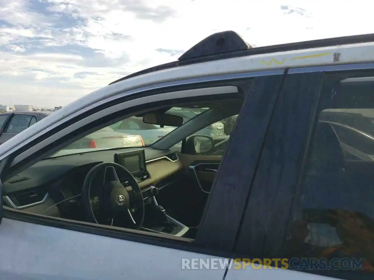 9 Photograph of a damaged car JTMA1RFV2KD021940 TOYOTA RAV4 2019