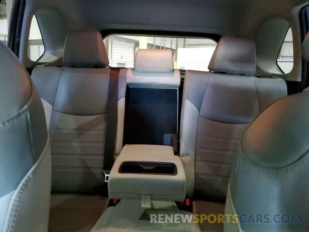 10 Photograph of a damaged car JTMA1RFV2KD033361 TOYOTA RAV4 2019