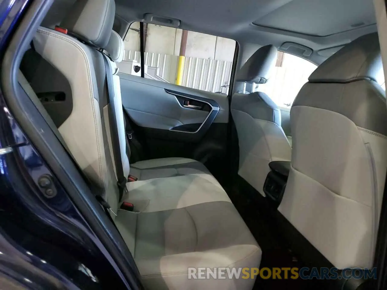 11 Photograph of a damaged car JTMA1RFV2KD033361 TOYOTA RAV4 2019