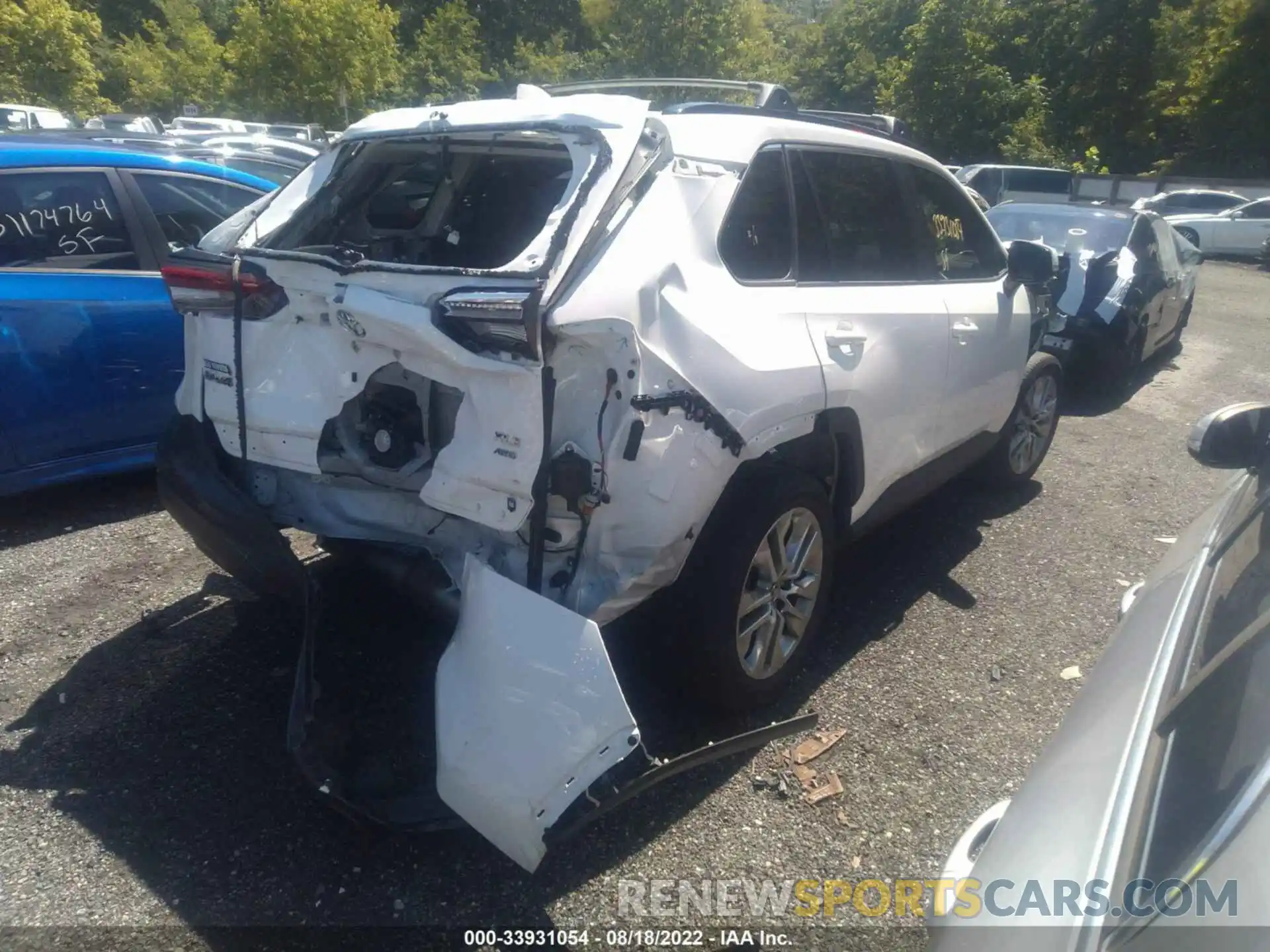 4 Photograph of a damaged car JTMA1RFV3KD037130 TOYOTA RAV4 2019