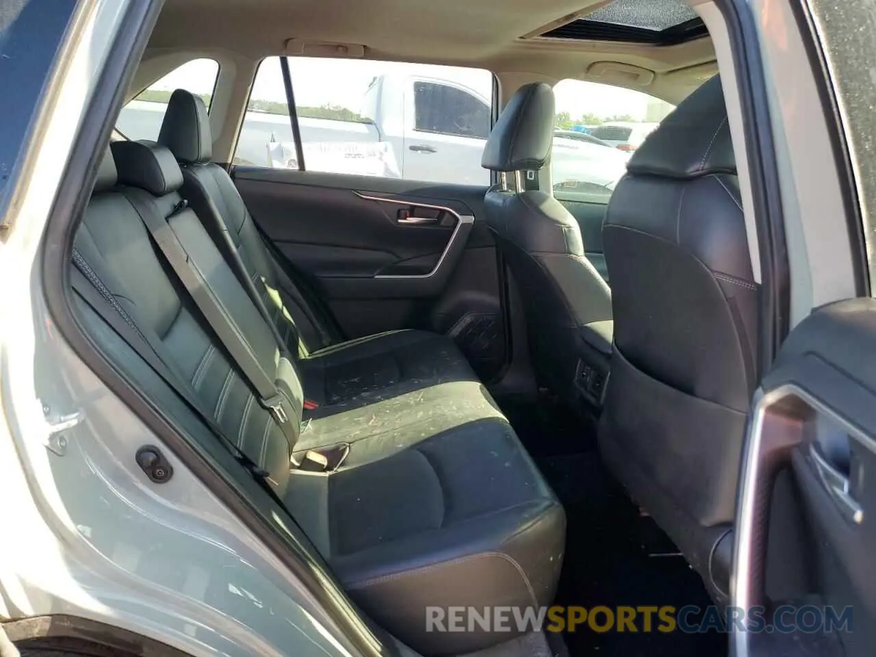 11 Photograph of a damaged car JTMA1RFV3KD042232 TOYOTA RAV4 2019