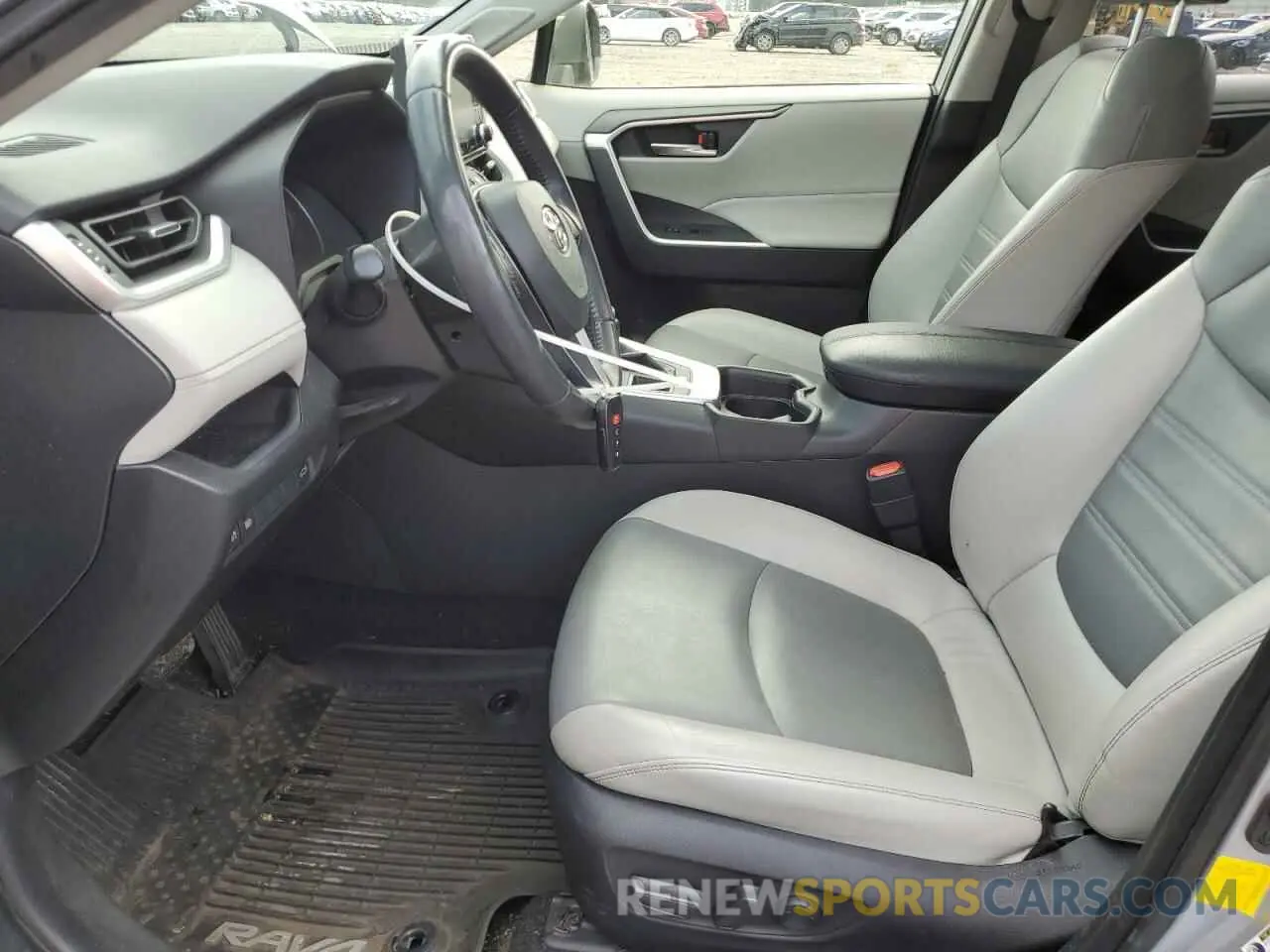 7 Photograph of a damaged car JTMA1RFV3KD504742 TOYOTA RAV4 2019