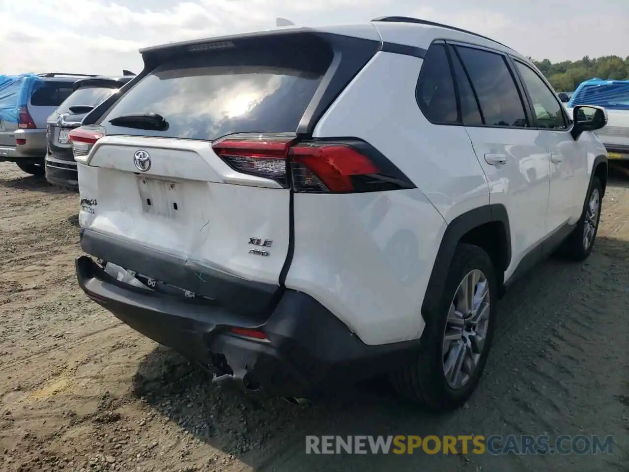 4 Photograph of a damaged car JTMA1RFV3KD522318 TOYOTA RAV4 2019