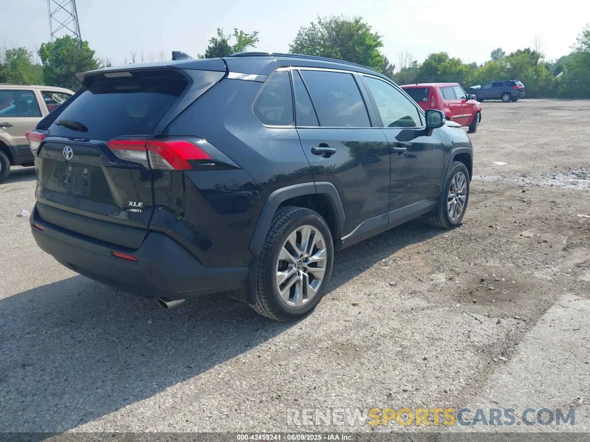 4 Photograph of a damaged car JTMA1RFV4KD015251 TOYOTA RAV4 2019