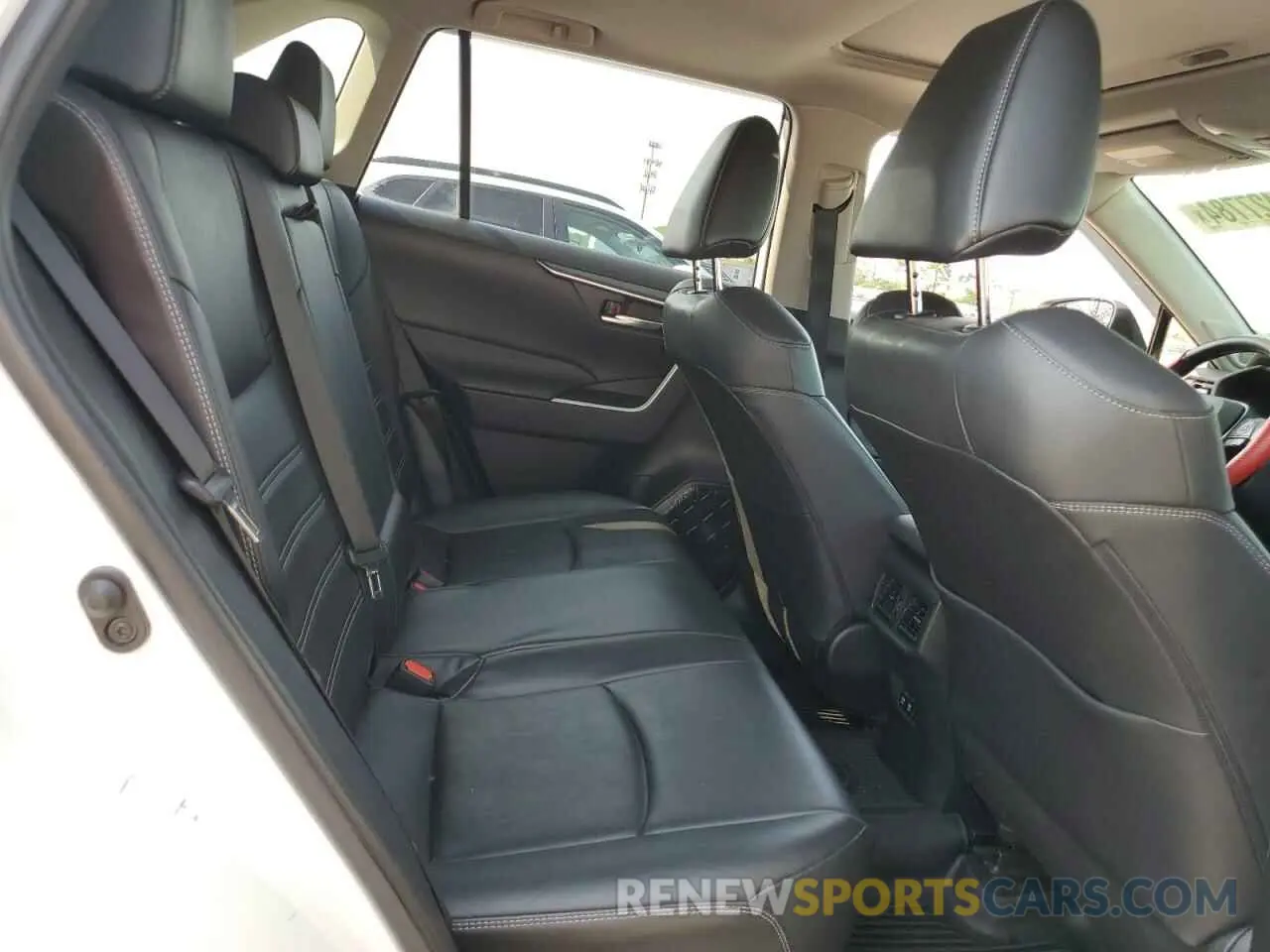 11 Photograph of a damaged car JTMA1RFV4KD502708 TOYOTA RAV4 2019