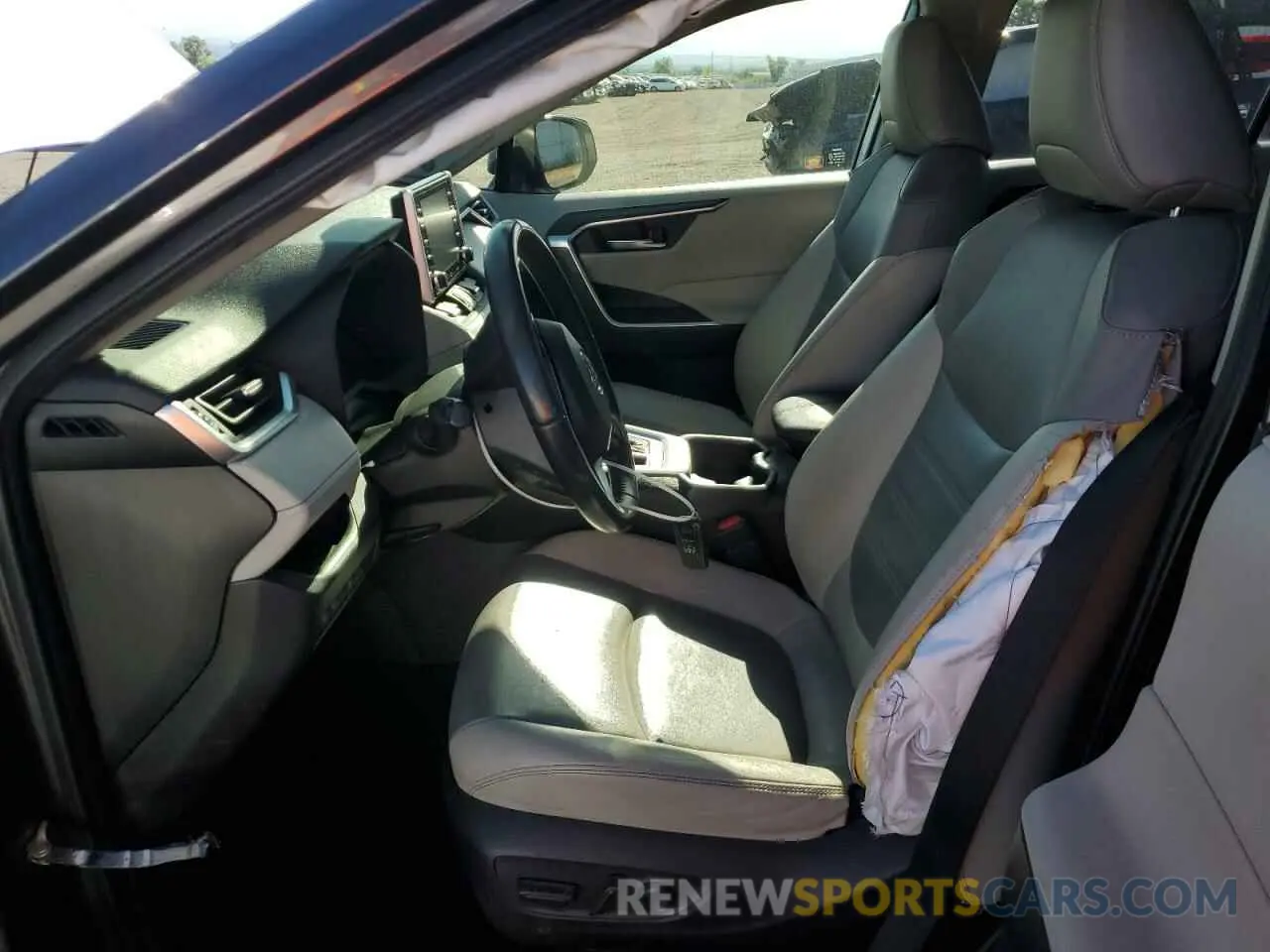 7 Photograph of a damaged car JTMA1RFV4KJ014439 TOYOTA RAV4 2019