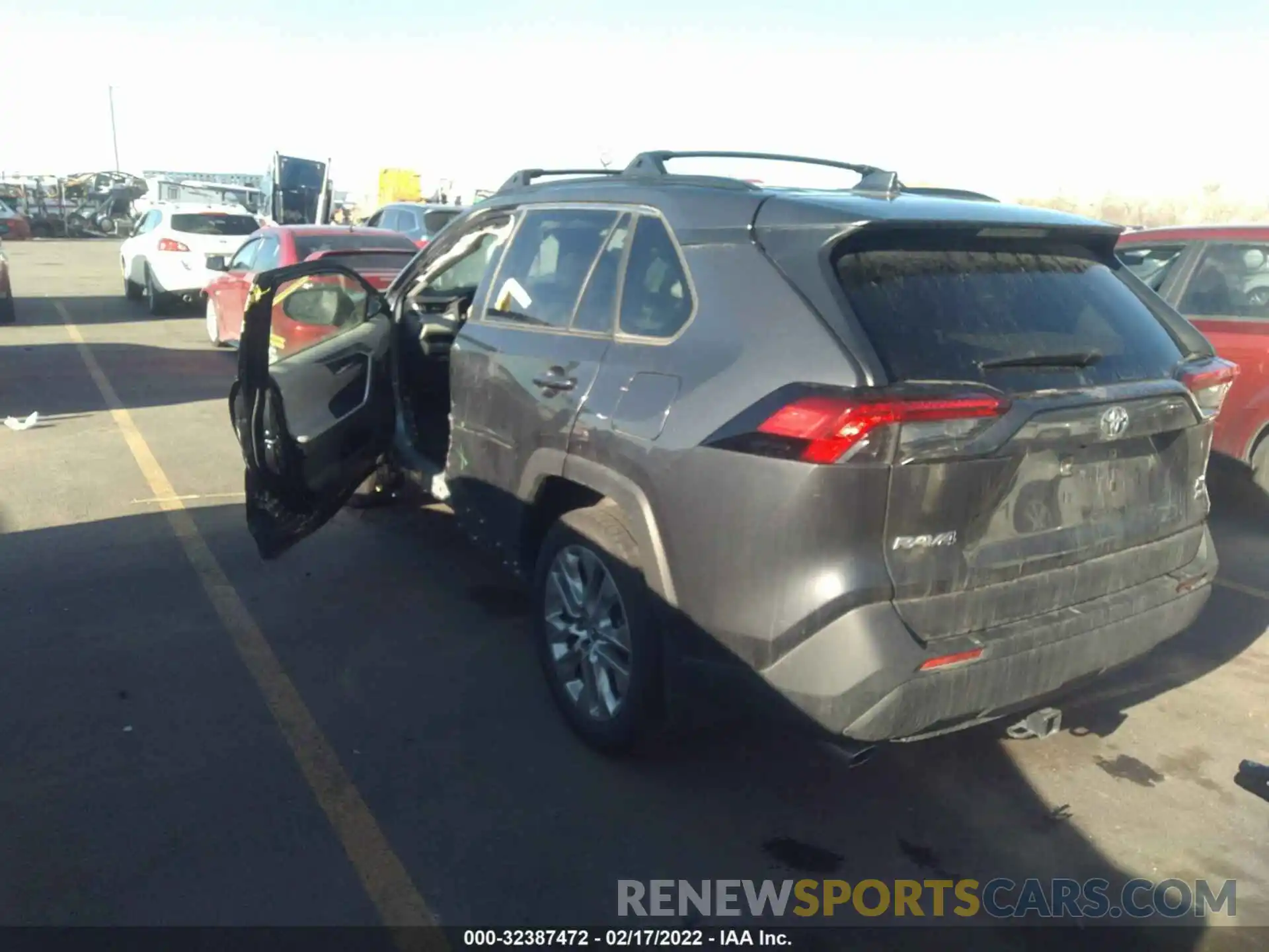 3 Photograph of a damaged car JTMA1RFV5KD033872 TOYOTA RAV4 2019