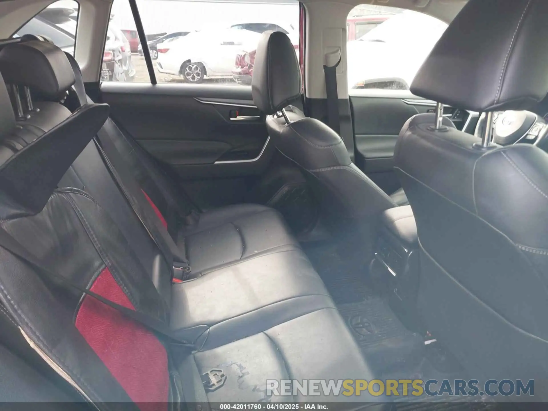 8 Photograph of a damaged car JTMA1RFV5KD042572 TOYOTA RAV4 2019