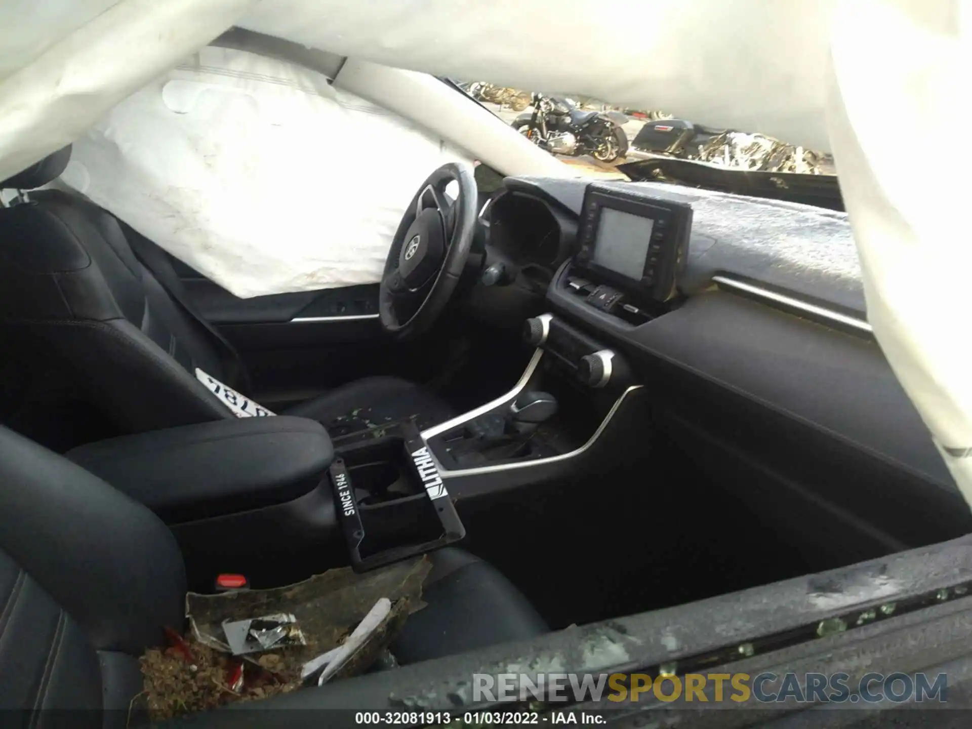 5 Photograph of a damaged car JTMA1RFV5KJ001585 TOYOTA RAV4 2019