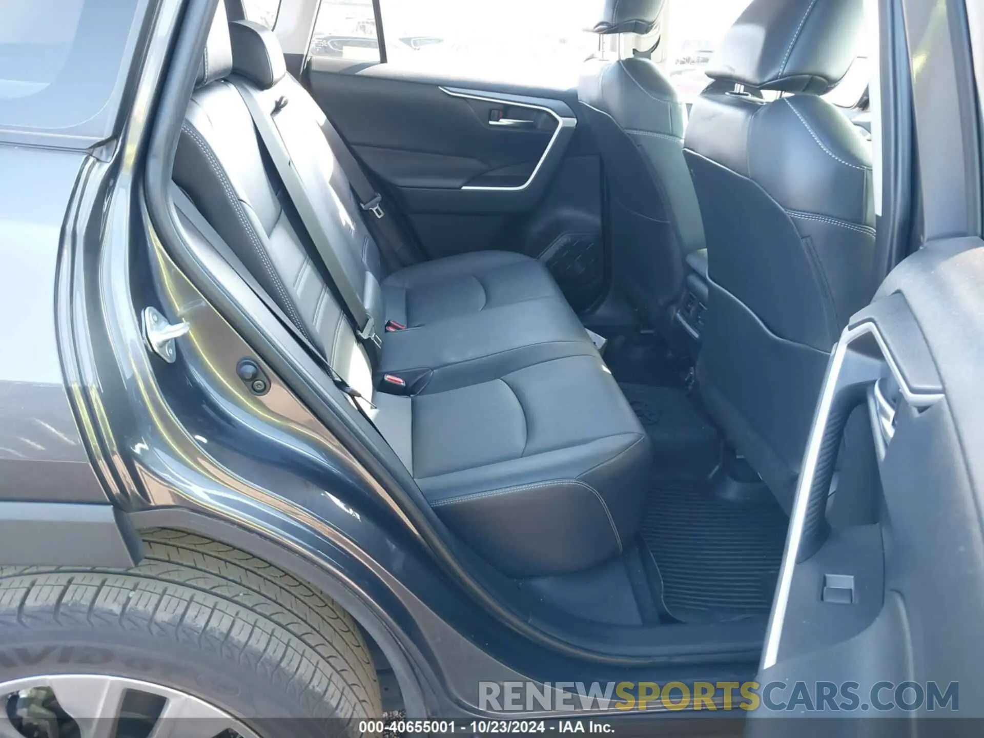 8 Photograph of a damaged car JTMA1RFV5KJ023649 TOYOTA RAV4 2019