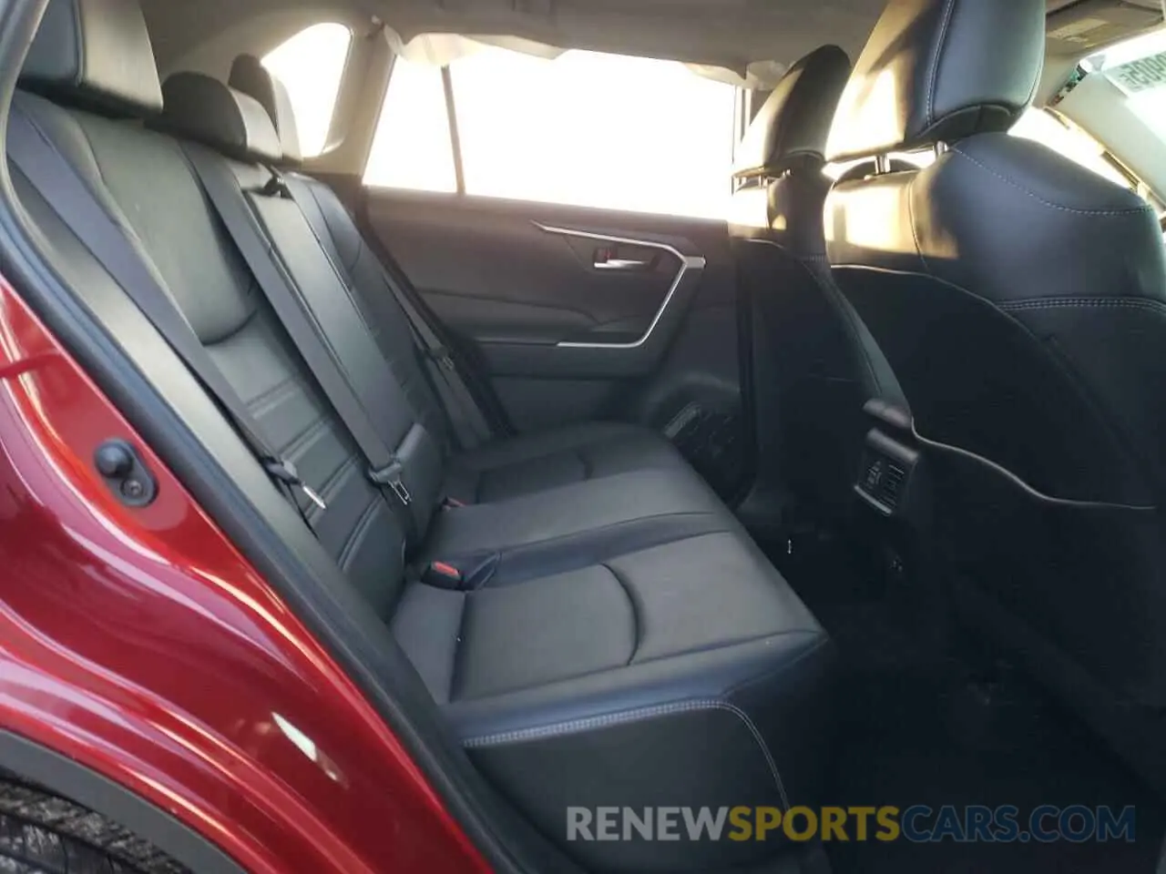 11 Photograph of a damaged car JTMA1RFV6KD015977 TOYOTA RAV4 2019