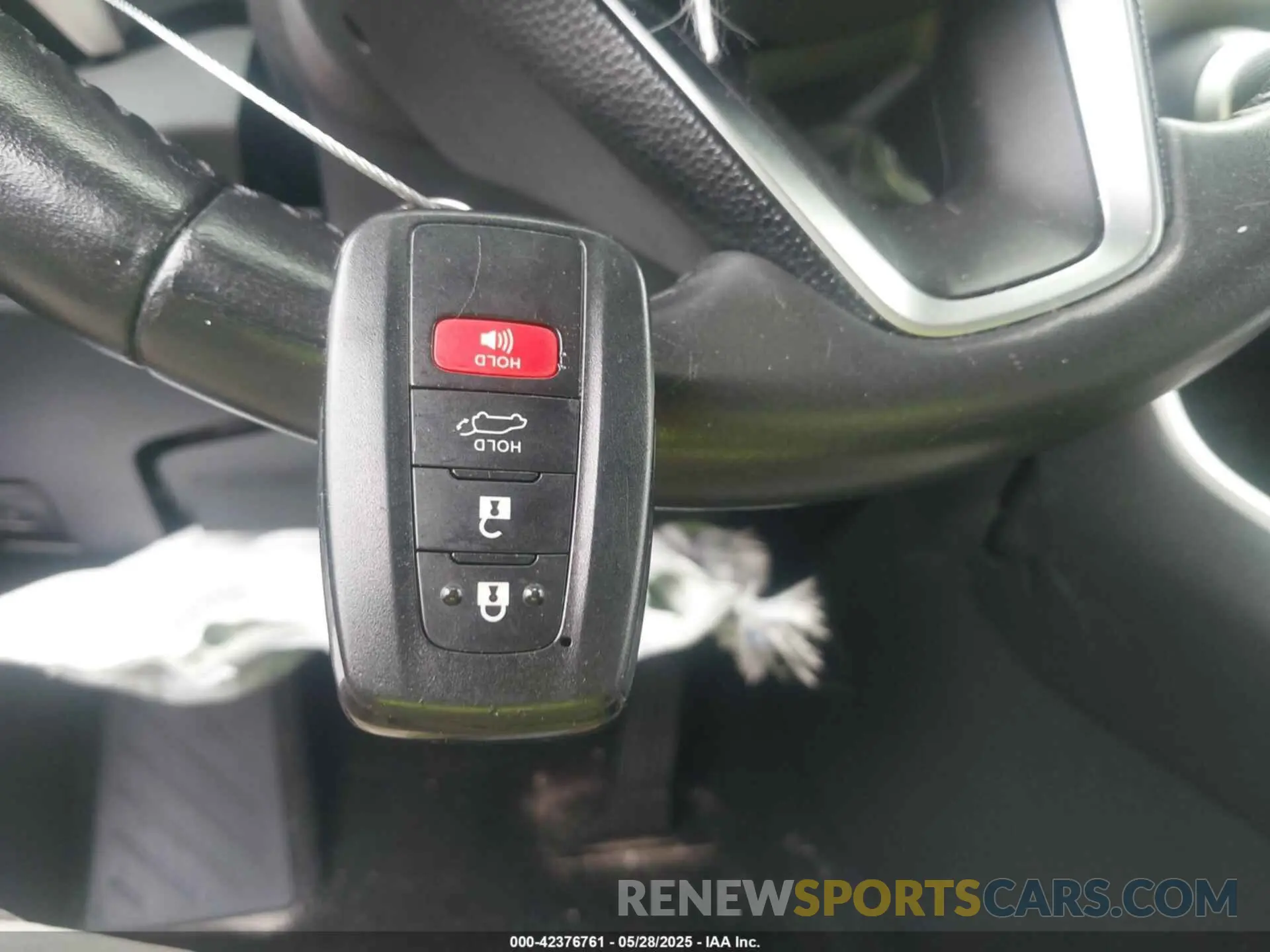 11 Photograph of a damaged car JTMA1RFV6KD025764 TOYOTA RAV4 2019