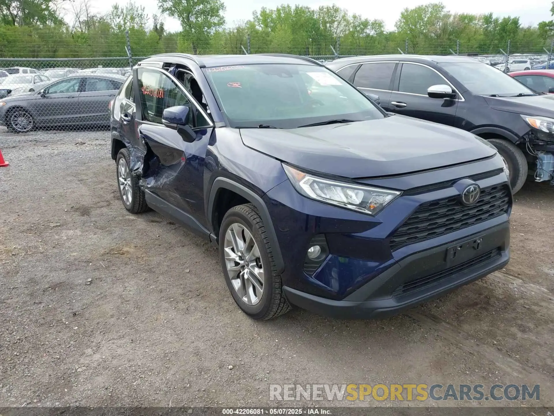 1 Photograph of a damaged car JTMA1RFV6KJ023627 TOYOTA RAV4 2019