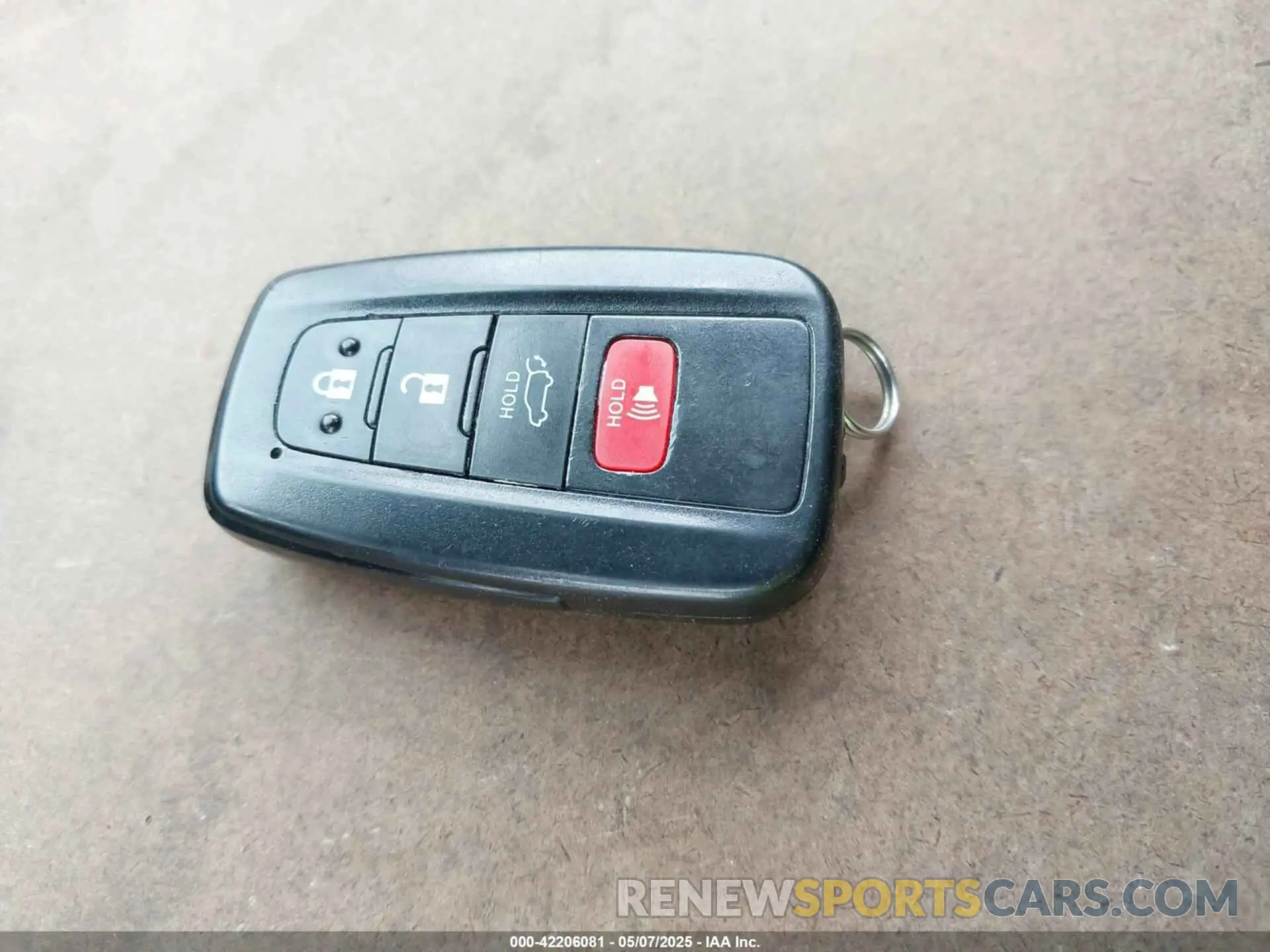 11 Photograph of a damaged car JTMA1RFV6KJ023627 TOYOTA RAV4 2019
