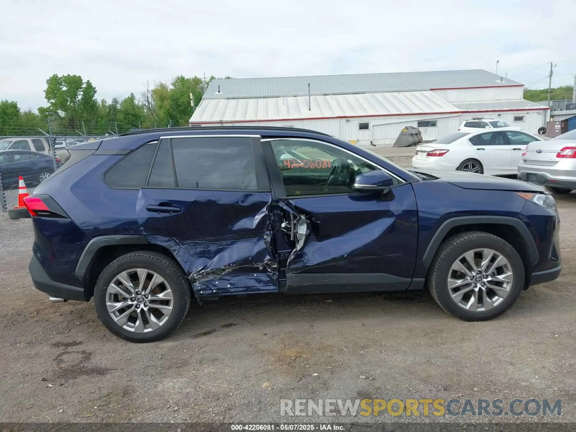 13 Photograph of a damaged car JTMA1RFV6KJ023627 TOYOTA RAV4 2019
