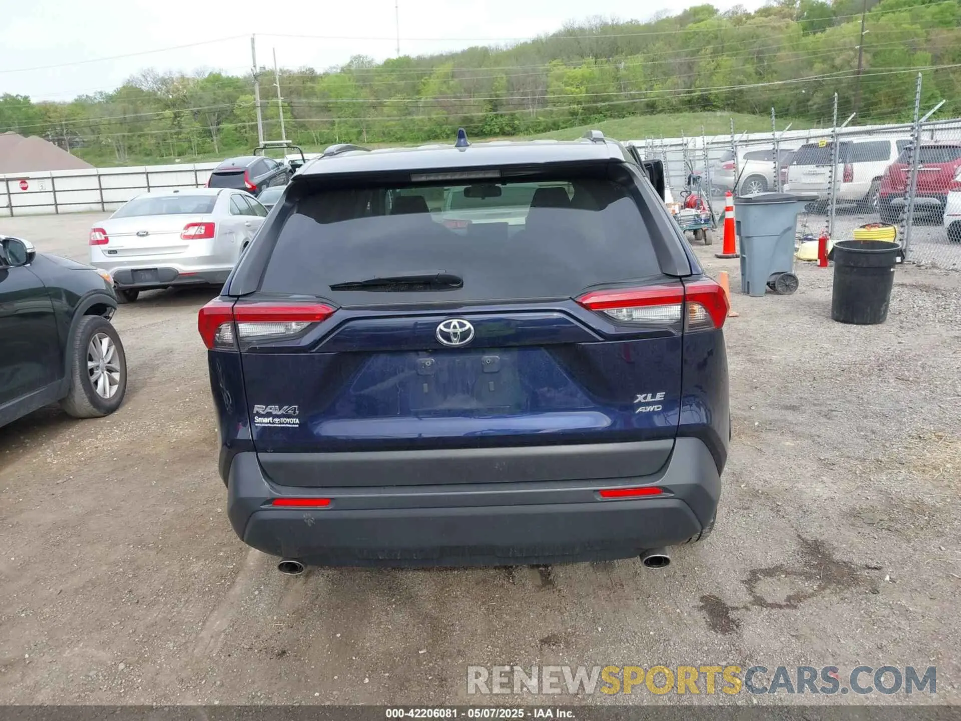 16 Photograph of a damaged car JTMA1RFV6KJ023627 TOYOTA RAV4 2019
