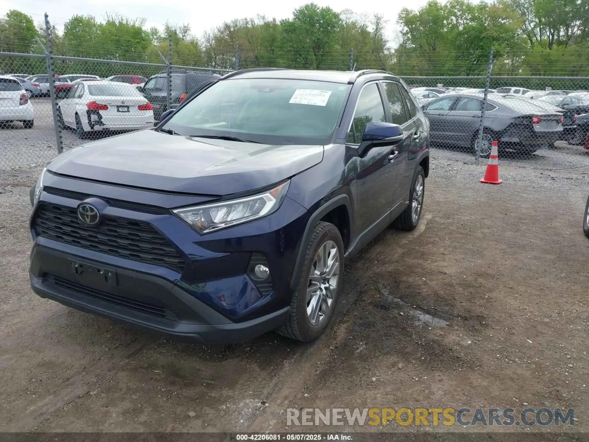 2 Photograph of a damaged car JTMA1RFV6KJ023627 TOYOTA RAV4 2019