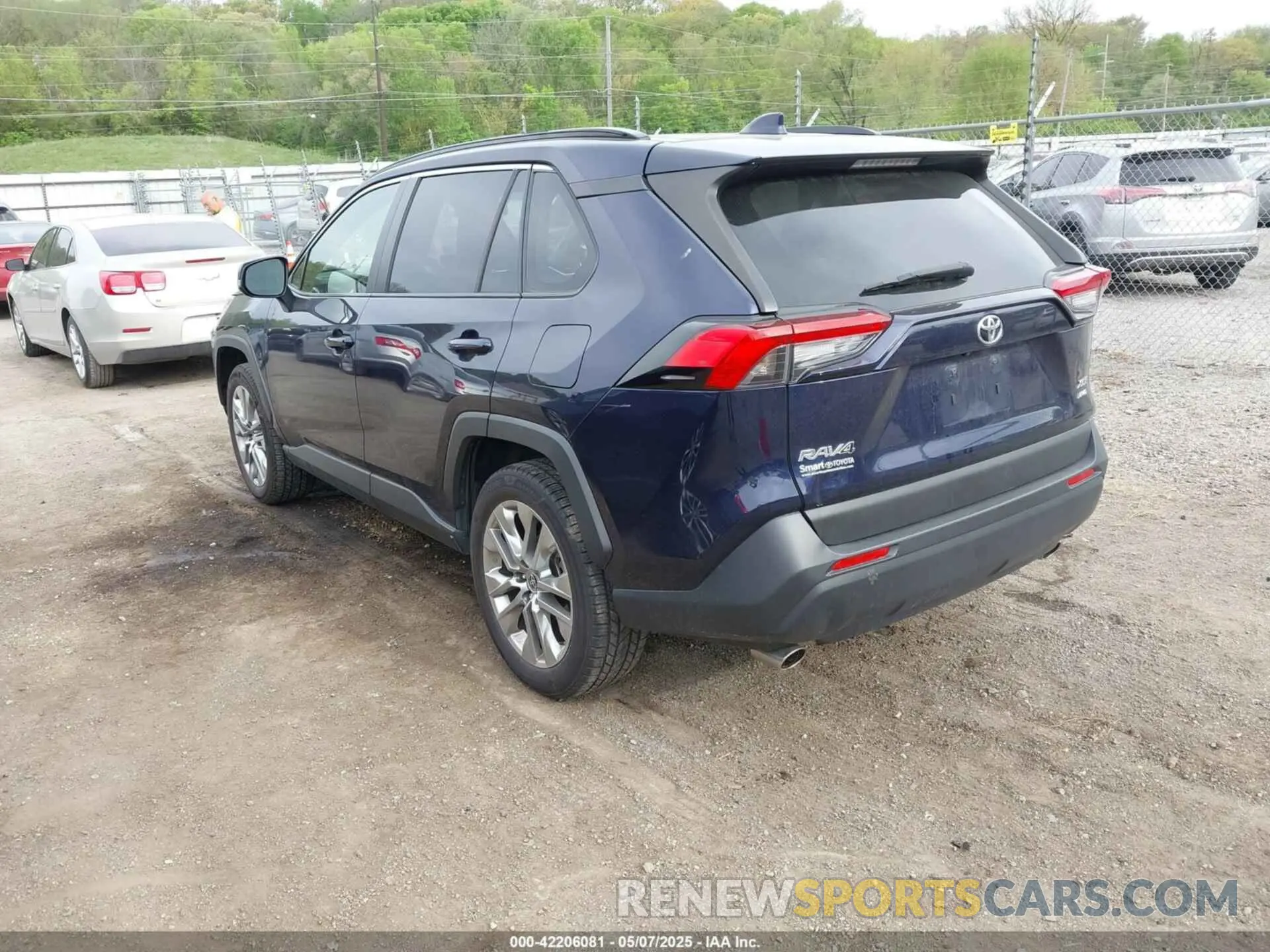 3 Photograph of a damaged car JTMA1RFV6KJ023627 TOYOTA RAV4 2019
