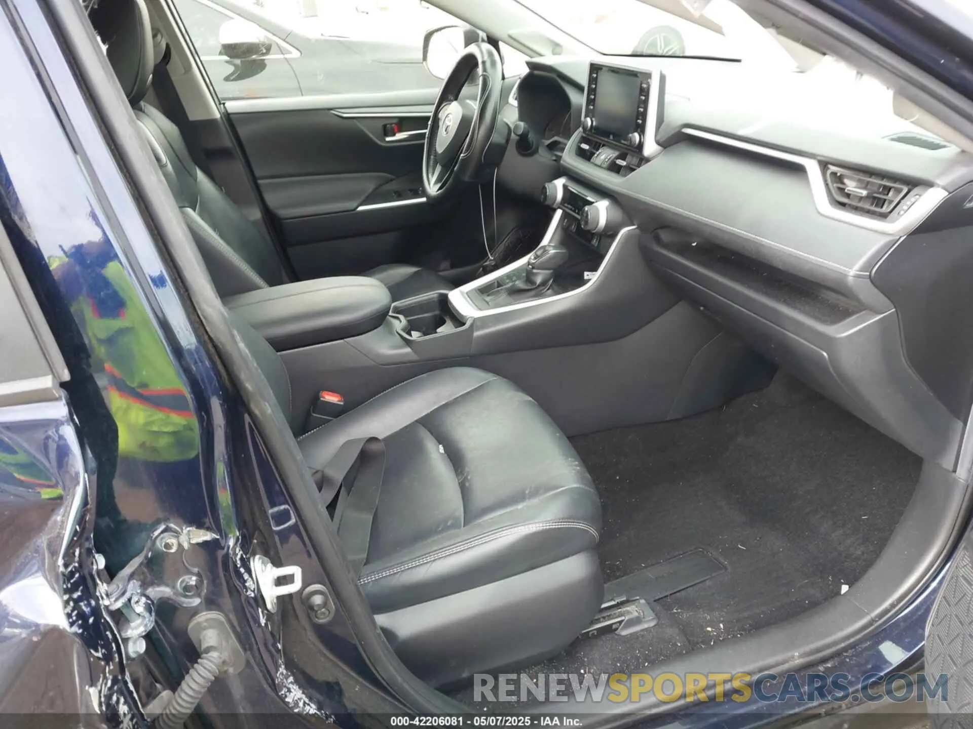 5 Photograph of a damaged car JTMA1RFV6KJ023627 TOYOTA RAV4 2019
