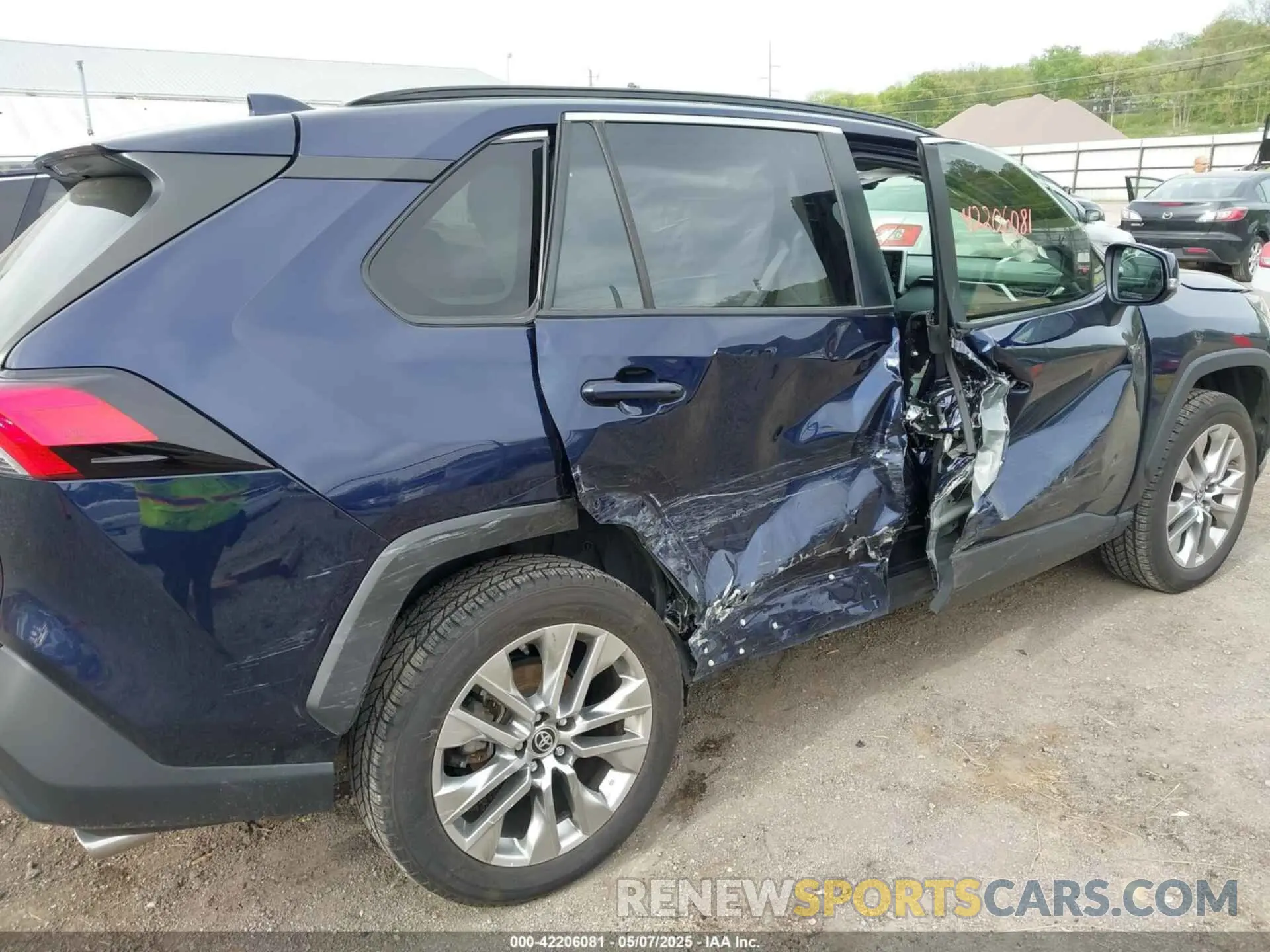6 Photograph of a damaged car JTMA1RFV6KJ023627 TOYOTA RAV4 2019