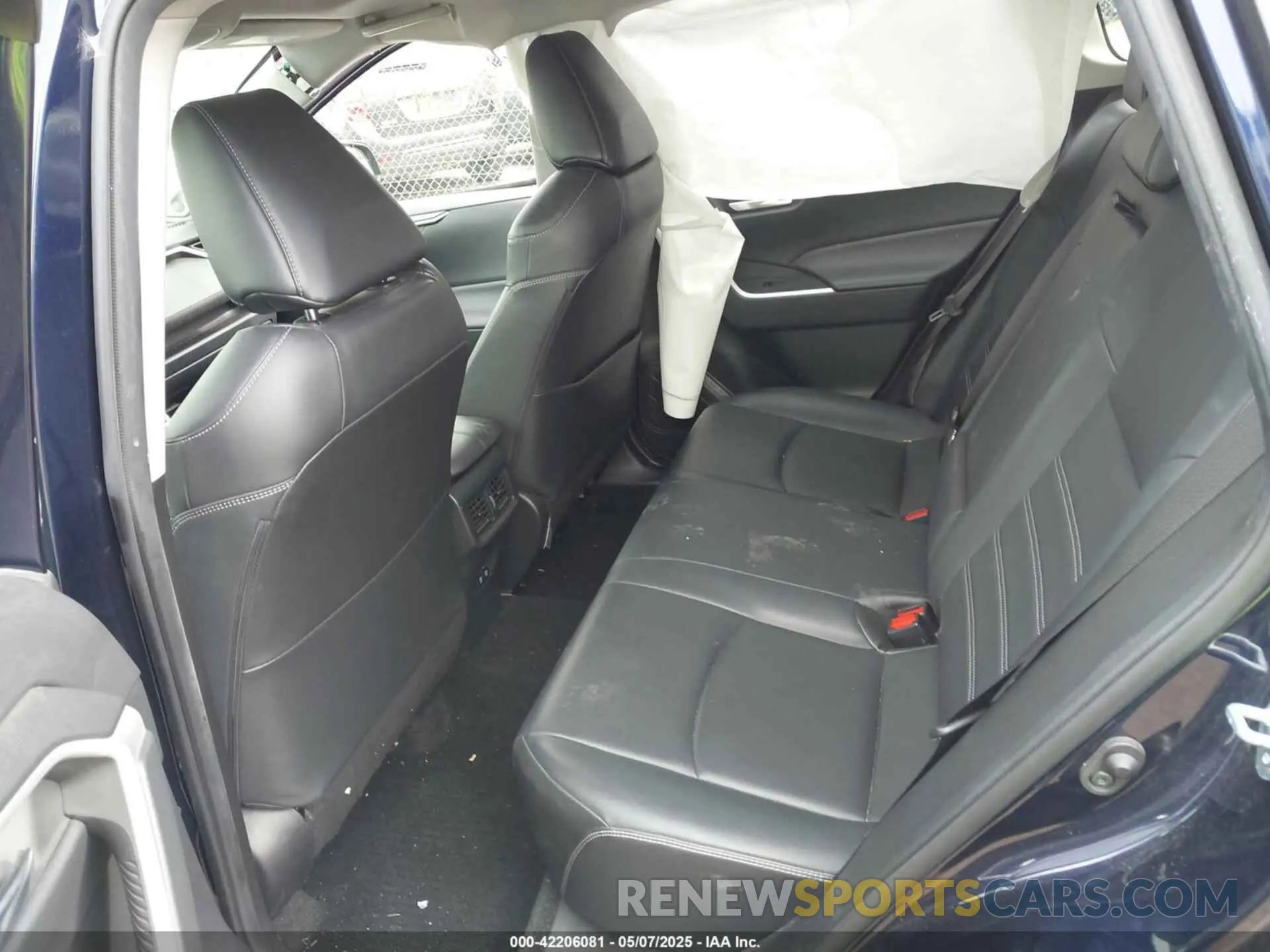 8 Photograph of a damaged car JTMA1RFV6KJ023627 TOYOTA RAV4 2019