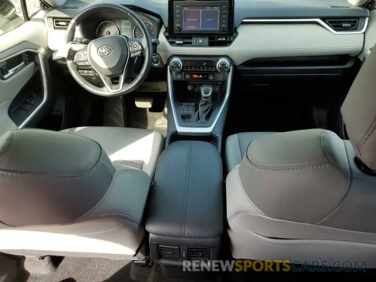 8 Photograph of a damaged car JTMA1RFV7KJ004164 TOYOTA RAV4 2019