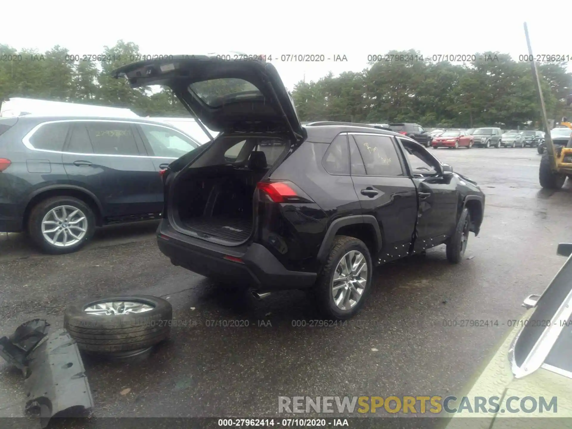 4 Photograph of a damaged car JTMA1RFV7KJ025550 TOYOTA RAV4 2019