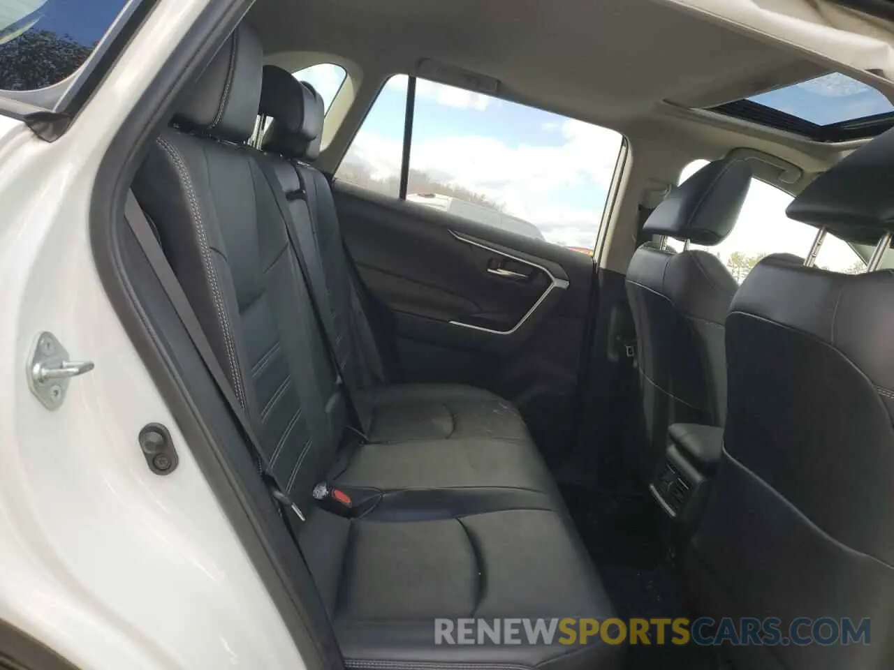 11 Photograph of a damaged car JTMA1RFV8KD045157 TOYOTA RAV4 2019