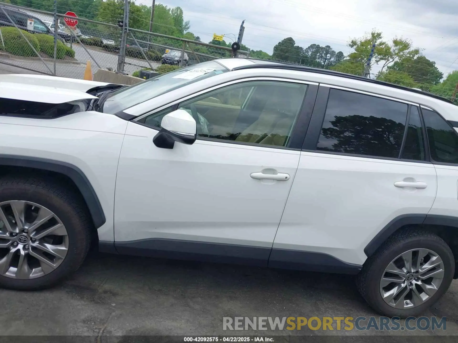 14 Photograph of a damaged car JTMA1RFV9KD044650 TOYOTA RAV4 2019