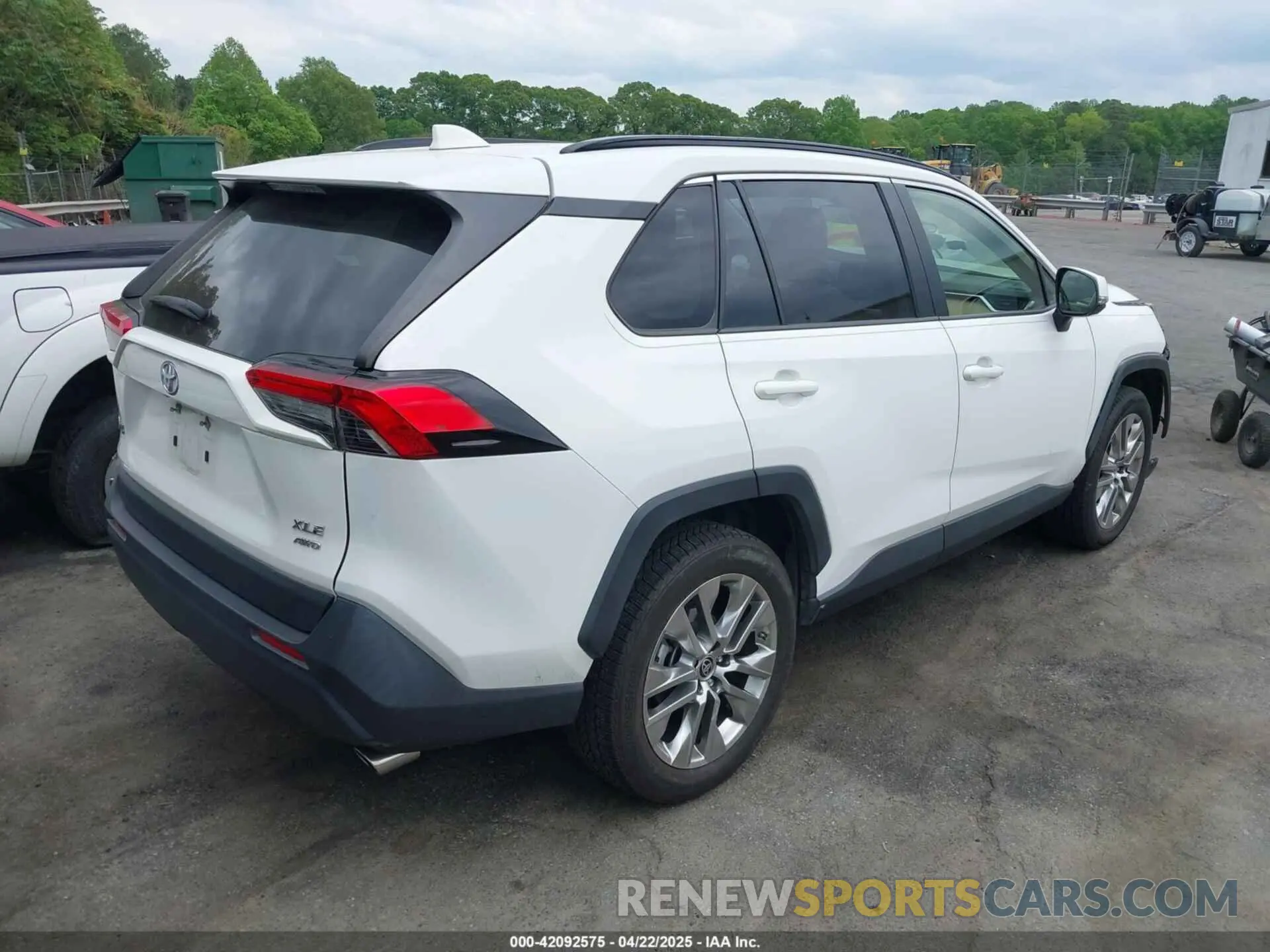 4 Photograph of a damaged car JTMA1RFV9KD044650 TOYOTA RAV4 2019