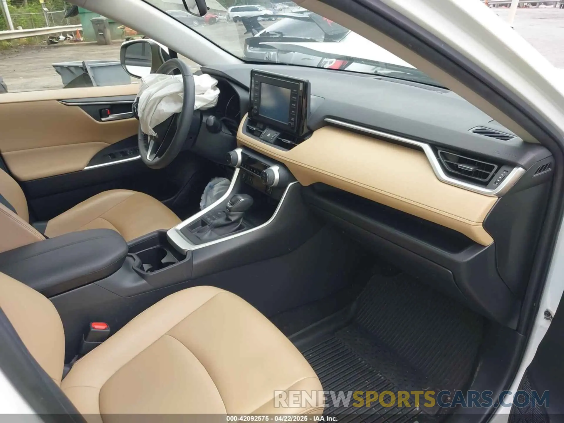 5 Photograph of a damaged car JTMA1RFV9KD044650 TOYOTA RAV4 2019